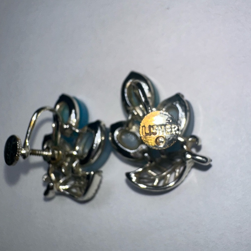 Vintage Lisner Blue Lucite Leaf Earrings – 1950s Silver-Tone Screw-Backs - Picture 3 of 3
